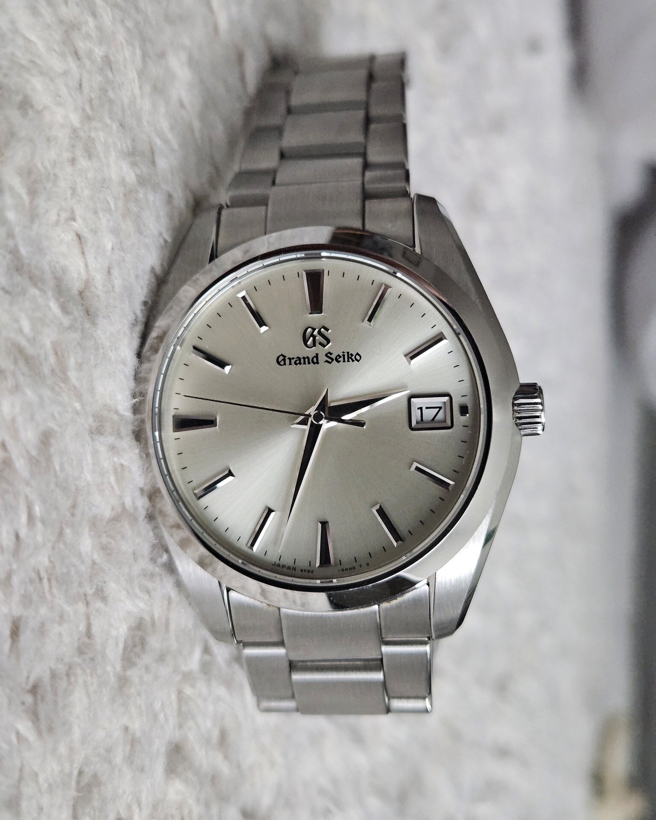 Grand Condition Seiko 40mm SBGV221 | Dial Watch | Champagne | Good - vintagewatches.pk