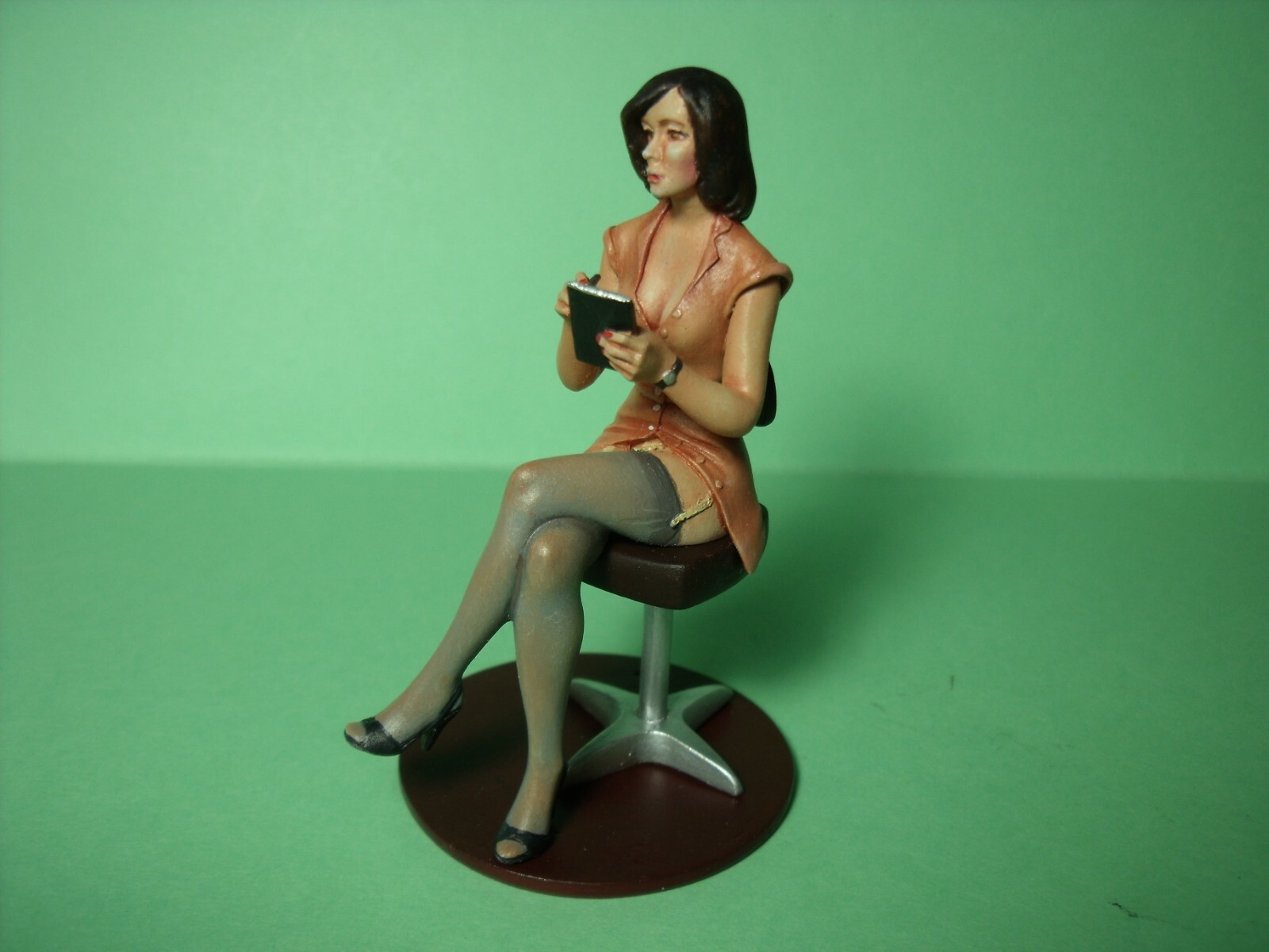 Figurine en résine 1/18 Vroom Marion, statuette brute de collection