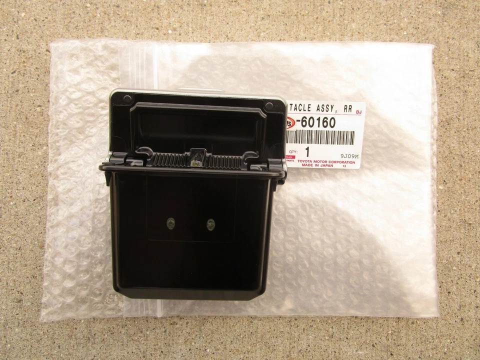 SE ADAPTA A: CENICERO PUERTA TRASERA IZQUIERDA TOYOTA LAND CRUISER 13 - 15 OEM PLATEADO NUEVO Foto 3 de 4