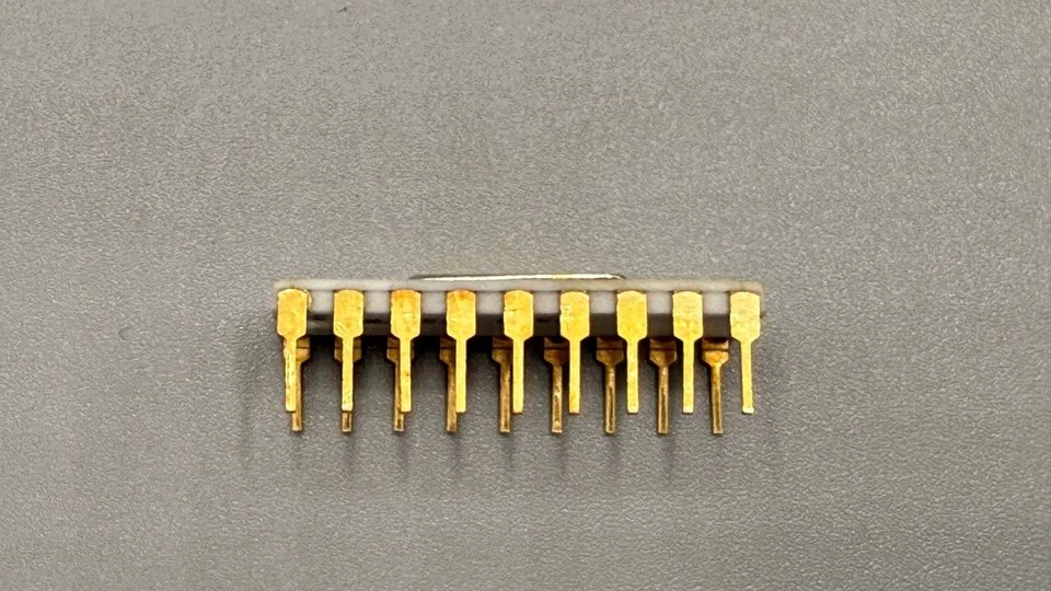 PMI DAC CERDIP-16 Cerámica Oro Tapa Vintage IC — Raro Nuevo de Lote Antiguo (Boeing Stock) Foto 3 de 4