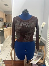 Woman Women's T-Shirt Top Medium, Short Sleeve, V-Neck, Casual, Soft