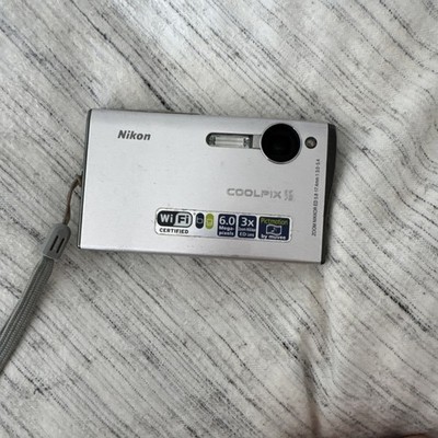 Nikon COOLPIX S6 6.0MP Digital Camera - Gray metallic