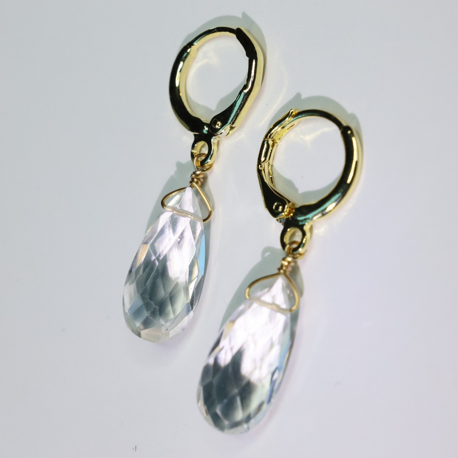 Créoles quartz blanc en forme de larme le cadeau idéal pour femme