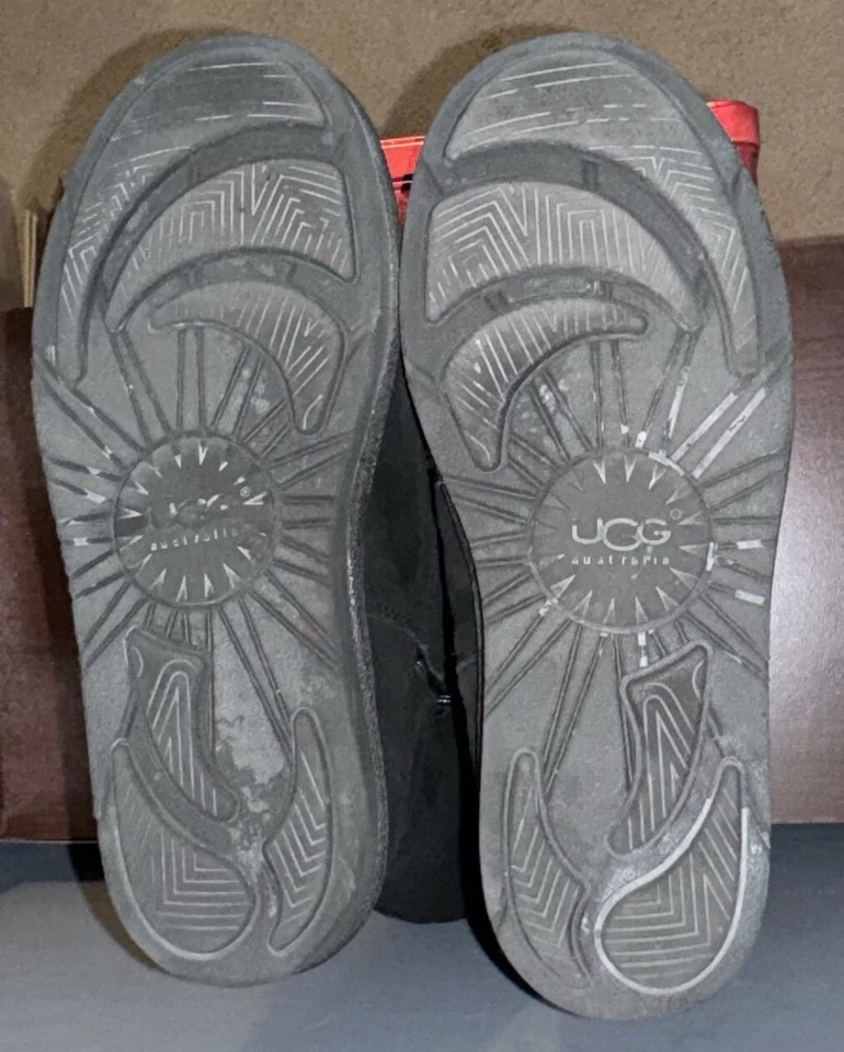 Bota alta UGG Australia Rockstar con tachuelas para mujer talla 10 negra Foto 4 de 4