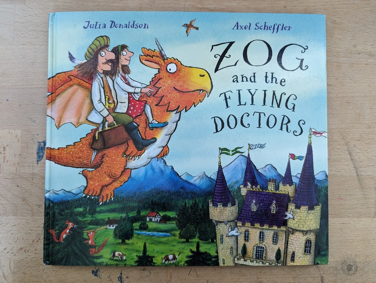 洋書　IN AUGUST COMPANY Zog And The Flying Doctors - Julia Donaldson First UK Edition