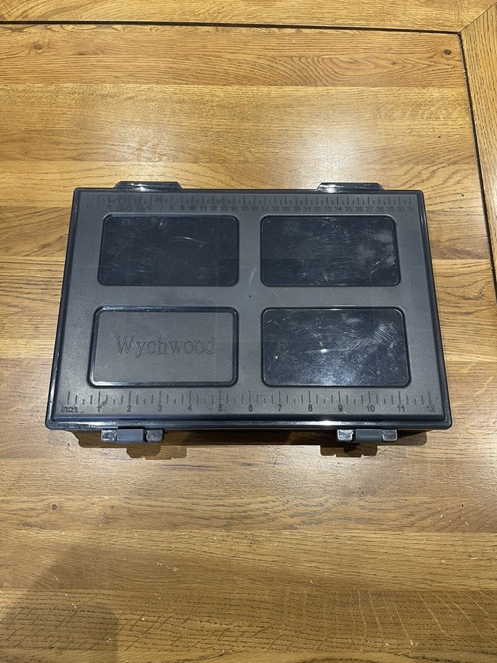 Wychwood Fishing Tackle Box Large Green Terminal Lure Jigs Hooks Clips