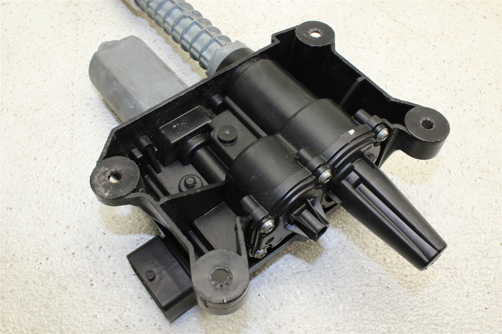 2013 Maserati GranTurismo S Emergency Parking Brake Actuator Motor ECU 08-13