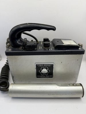 Vintage RARE Model 220 Geiger Counter Atomic Research Corporation- Untested