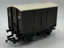 OO Hornby R108 Thomas & Friends Troublesome Van w/ Printed Face - (NICE)