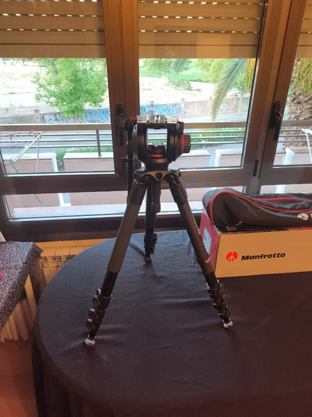 Manfrotto 504HD Pro Fluid Head + Heavy-Duty Aluminum Video Tripod Kit (Bag/Box)
