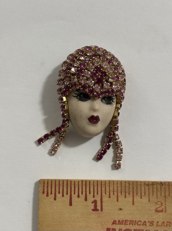 Vintage Sleeper Handcrafted Pink Rhinestone Gold Metal Brooch 1.5 in Art Theme
