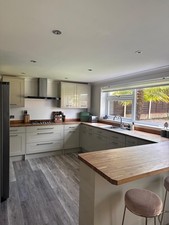 High Gloss Shaker Style Howdens Full Kitchen Inc Some Appliances