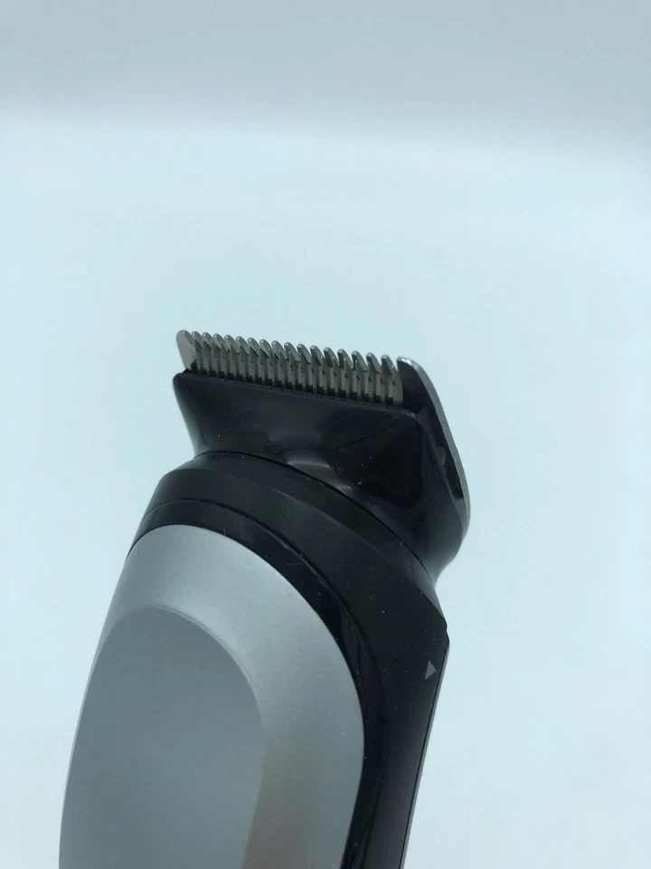 Braun MGK7220 10-in-1 Regolabarba Tagliacapelli Set Uomo, Grigio/Argento - Immagine 3 di 4