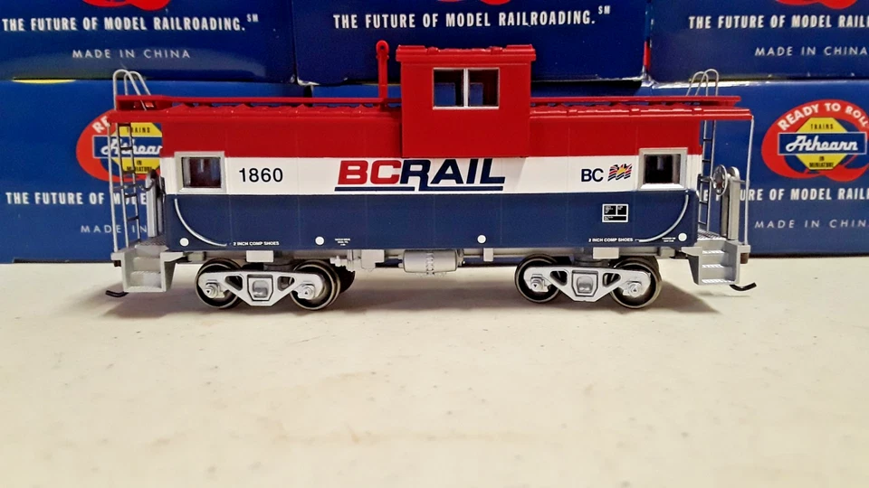 Athearn HO Scale British Columbia Railway Wide Vision Caboose 1860 NOS (AA-188 - Image 4 of 4