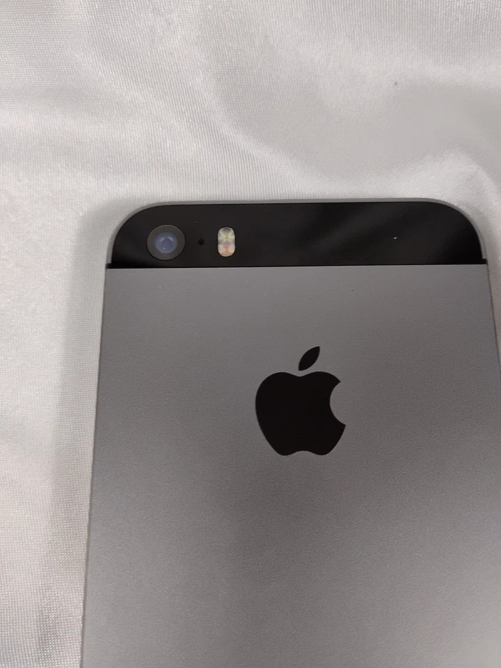Apple iPhone 5s GSM modelo A1533 preto/cinza bloqueado - Imagem 4 de 4
