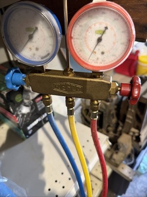 Refco MANIFOLD SET WITH HOSES Dual Scale Gauges, R22, R134a & R404A Scales