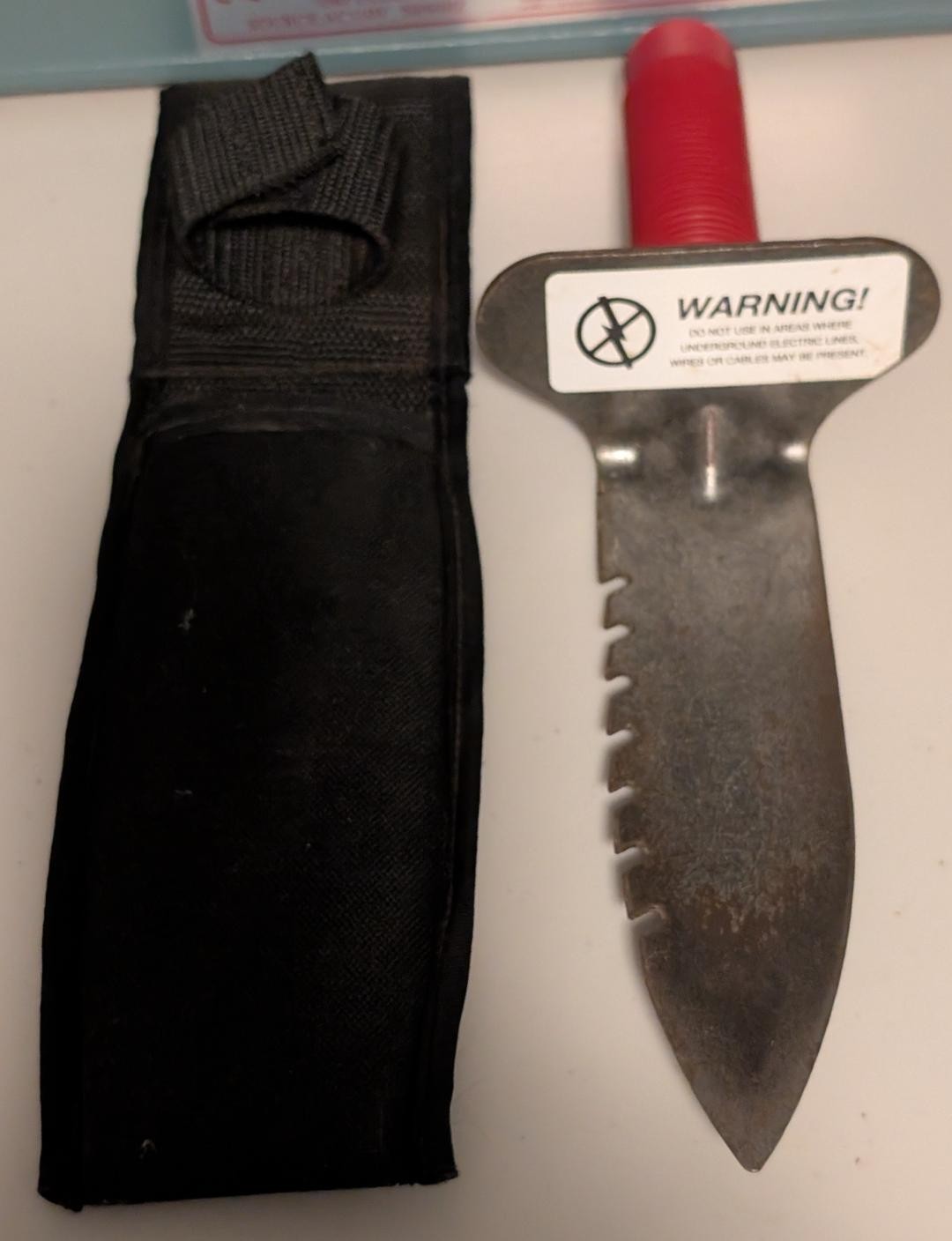 Lesche Digging Tool & Sod Cutter Ride Side Serrated Blade with Free Sheath