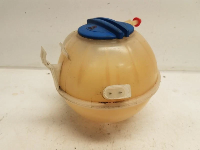 2006-14 Volkswagen Golf GTI (2.0L) Coolant Reservoir - Imagem 4 de 4