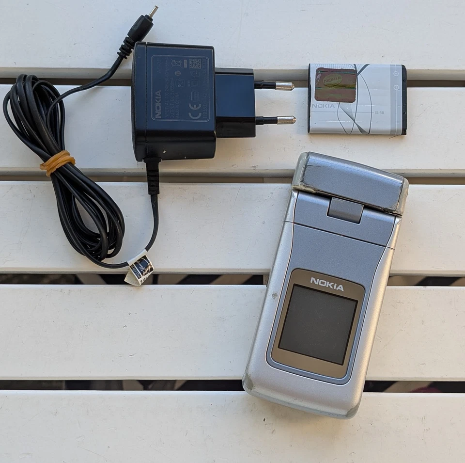 Nokia N90 Cell Phone - (Unlocked) Made in Finland - READ! - Image 3 of 4