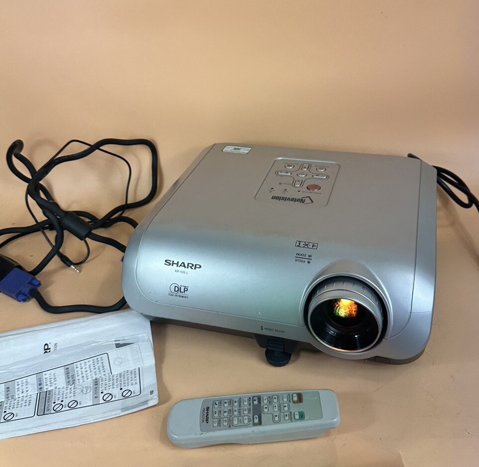 Sharp XR-10S-L Projector XGA 1024 x 768 DLP Multimedia Conference