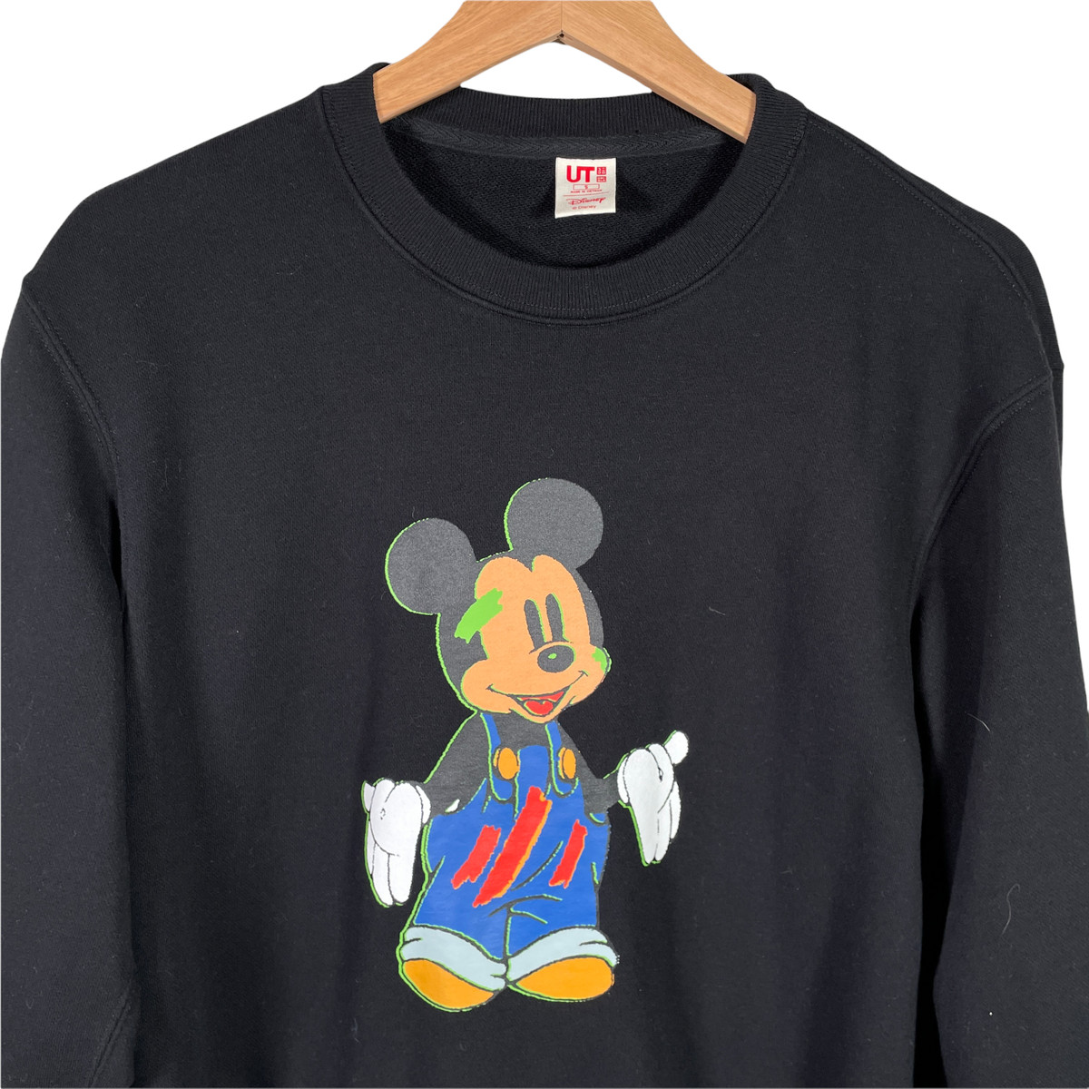 uniqlo sweater mickey