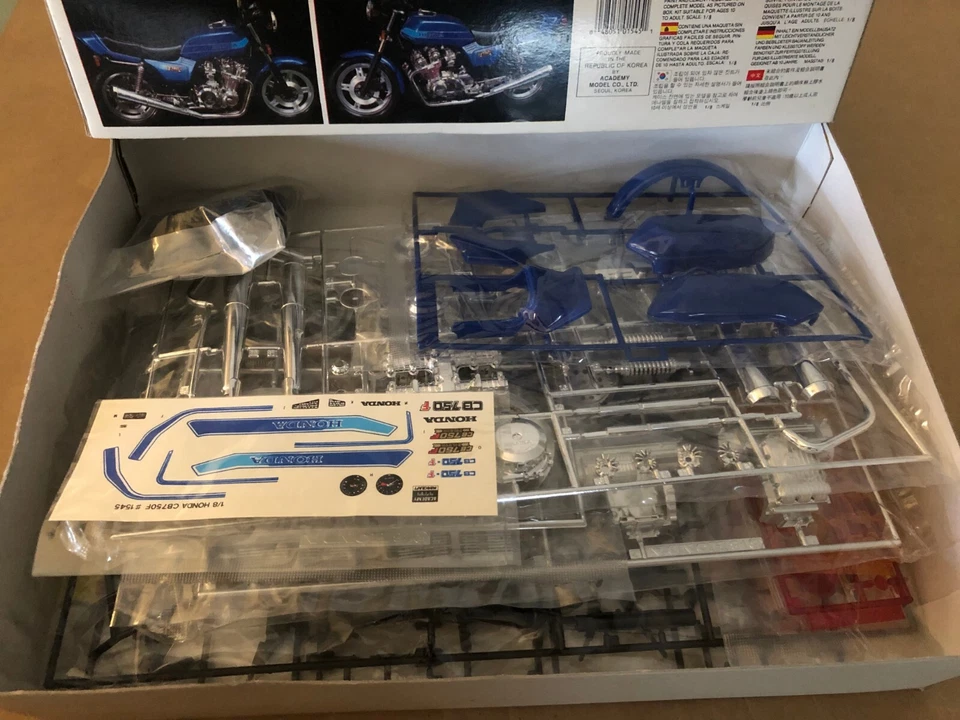 HONDA CB 750 F 1/8 KIT MINICRAFT ACCADEMY - Immagine 3 di 4