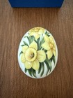 NIB The Danbury Mint Yellow Daffidill Egg  — photo 2