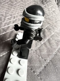 Lego Ninjago Minifigure Minifig NJO0140 Cole Deepstone Armor Possession 70733