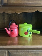 Vintage Tanda Plastic Childrens Play Tea Pot And Pan With Cover Smiley Faces