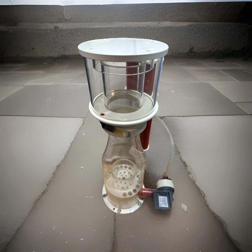 Vertex OMEGA 150 Protein Skimmer Lightly Used Condition - Image 2 of 4