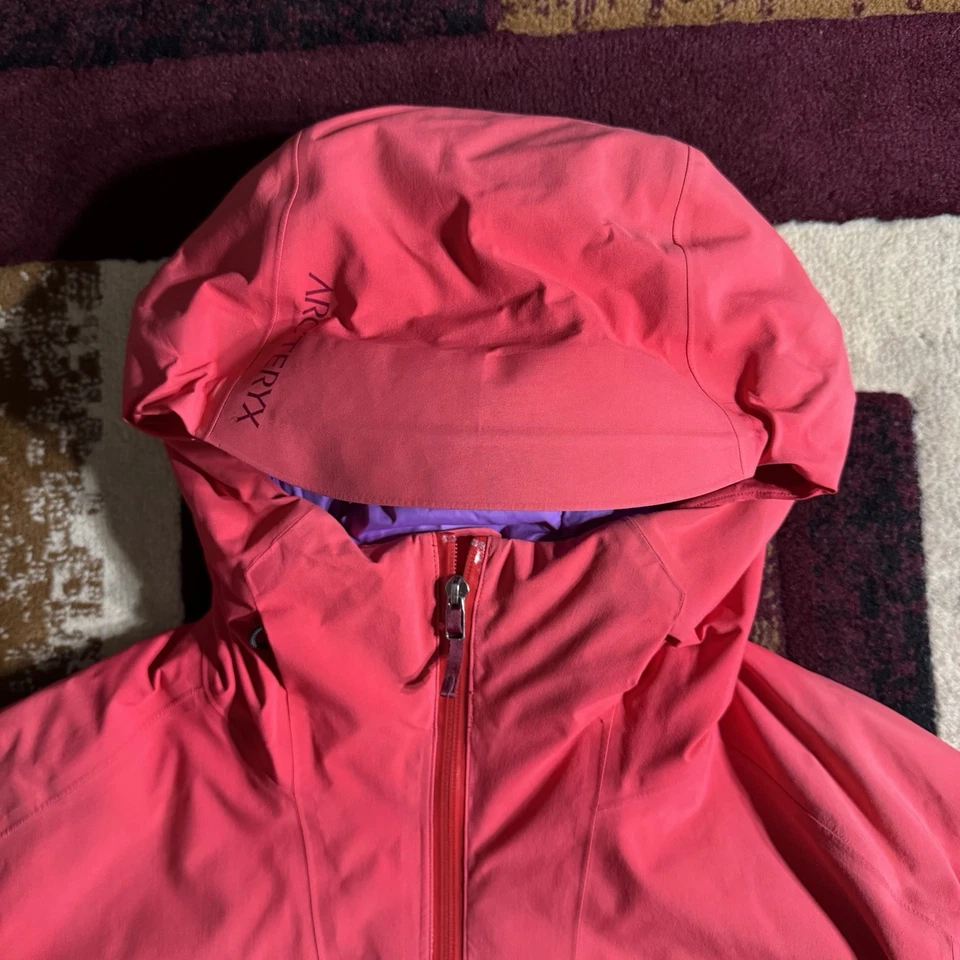 Arc’Teryx Women’s Sarissa Goretex Pro Insulated Jacket Sz Large Hot Pink - Image 2 of 4