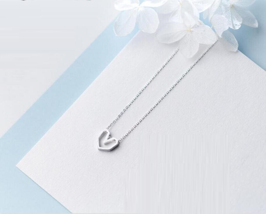 Collier Argenté Avec Pendentif Coeur Love Tiny Heart – Chaîne Fine – Neuf Avec étiquettes