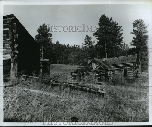 1987 Press Photo Tumbled-down remains of a ghost town in South Dakota