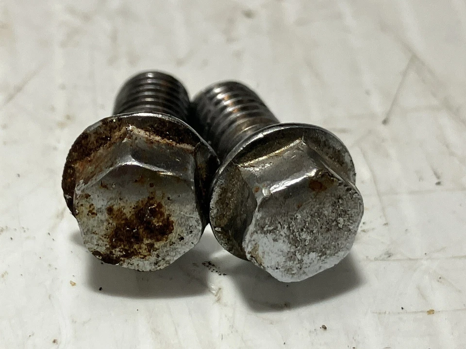 Cubierta de válvula Kawasaki Vulcan 1500 1997, delantera derecha (OEM) Foto 2 de 4