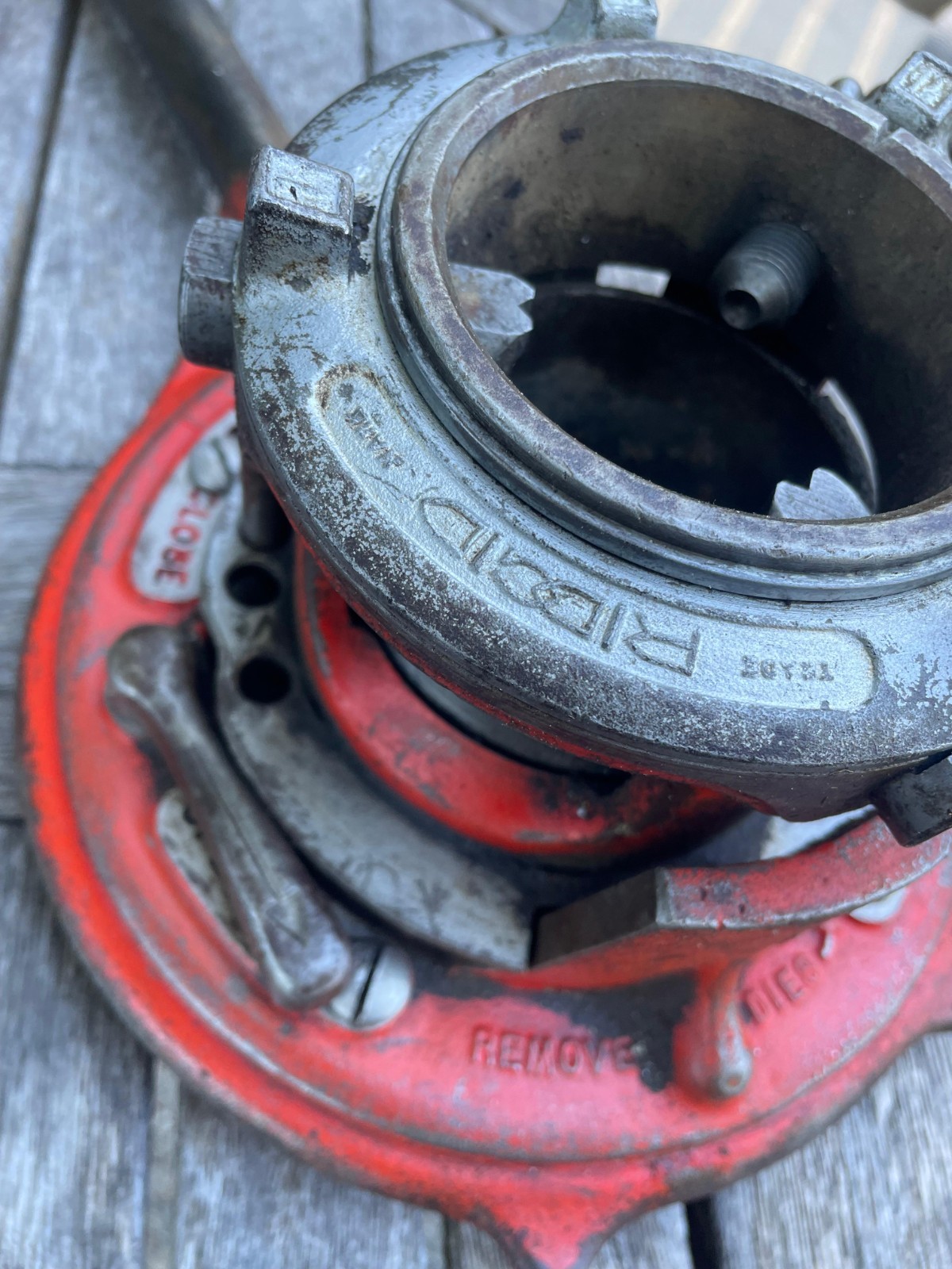 RIDGID 65 R ADJUSTABLE  1" TO 2" PIPE THREADER DIES 13" HANDLE 65-R 65R --nice--