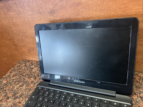 Samsung Chromebook 3 XE500C13 11.6 in. 2GB RAM 16GB SSD Intel Celeron N 2.48GHz - Picture 6 of 9
