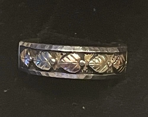 Vntg. Mens Black Hills Gold 12k /sterling Band W/Multi-colored Gold Leaves Sz10