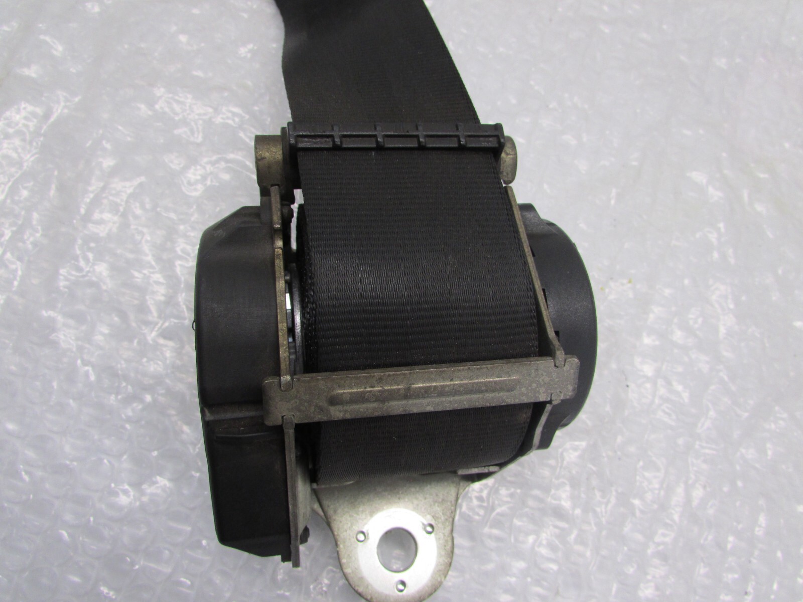 2014-2017 MASERATI QUATTROPORTE REAR CENTER MIDDLE SEATBELT RETRACTOR 6700125100