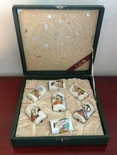  (7)KUTANI KAZAN LUCKY GODS HAIKU POEMS SAKE PORCELAIN CUPS SET. JAPAN. W/BOX
