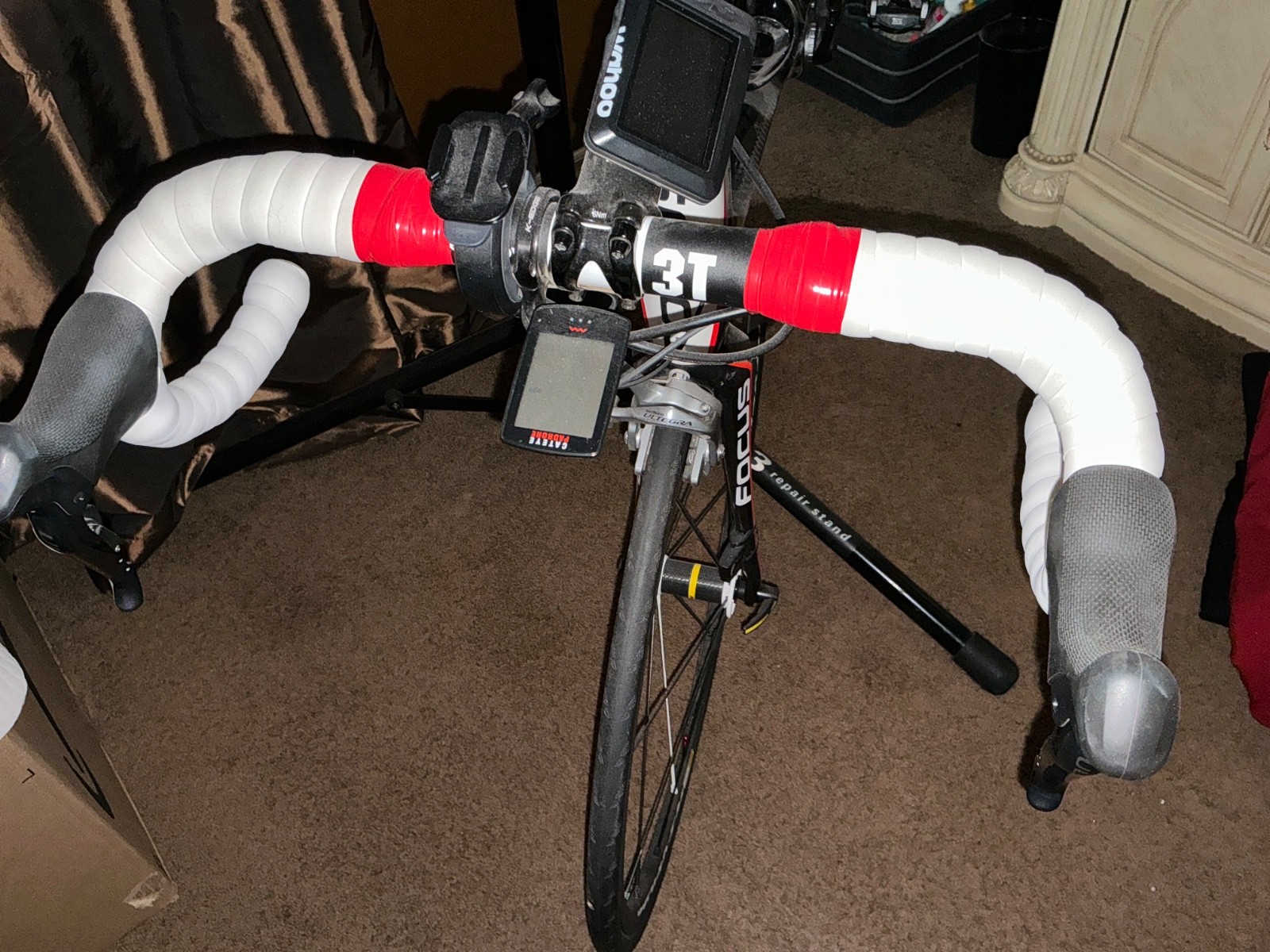Full Carbon Fiber Focus Cayo 3.0 Road Bike W/ Di2 Shifters