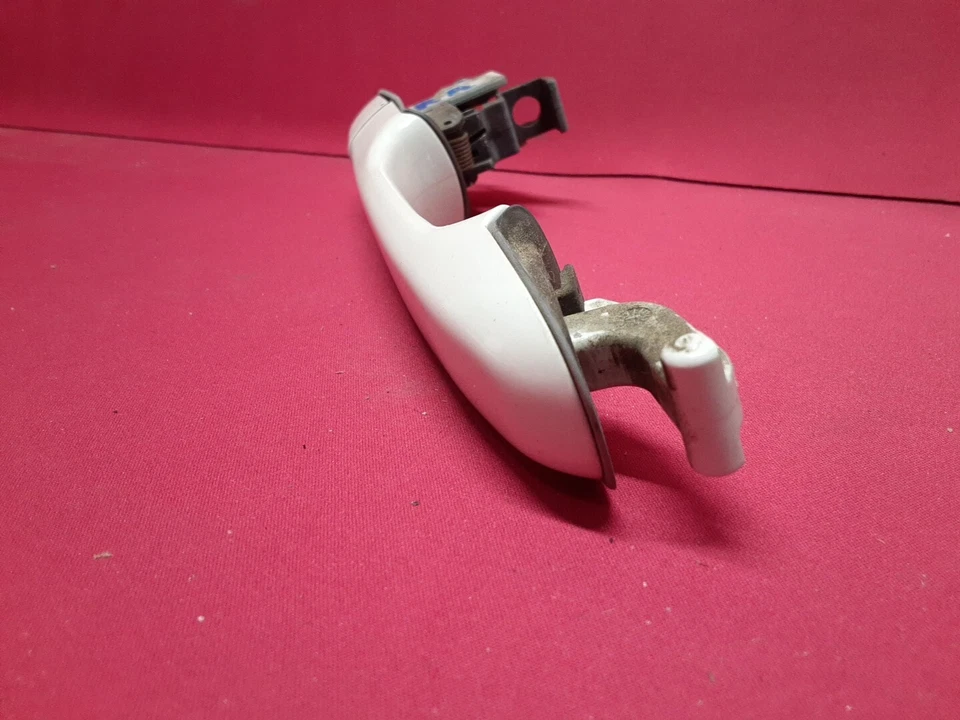 1998 1999 Volvo S70 V70 OUTER RIGHT REAR PASSENGER Door Handle - 189 Polar White - Image 2 of 4