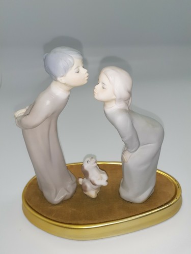 VTG Hand Painted Porcelain Ardalt Lenwile Boy Girl Kissing Dog Figurine 6359 - Picture 2 of 12