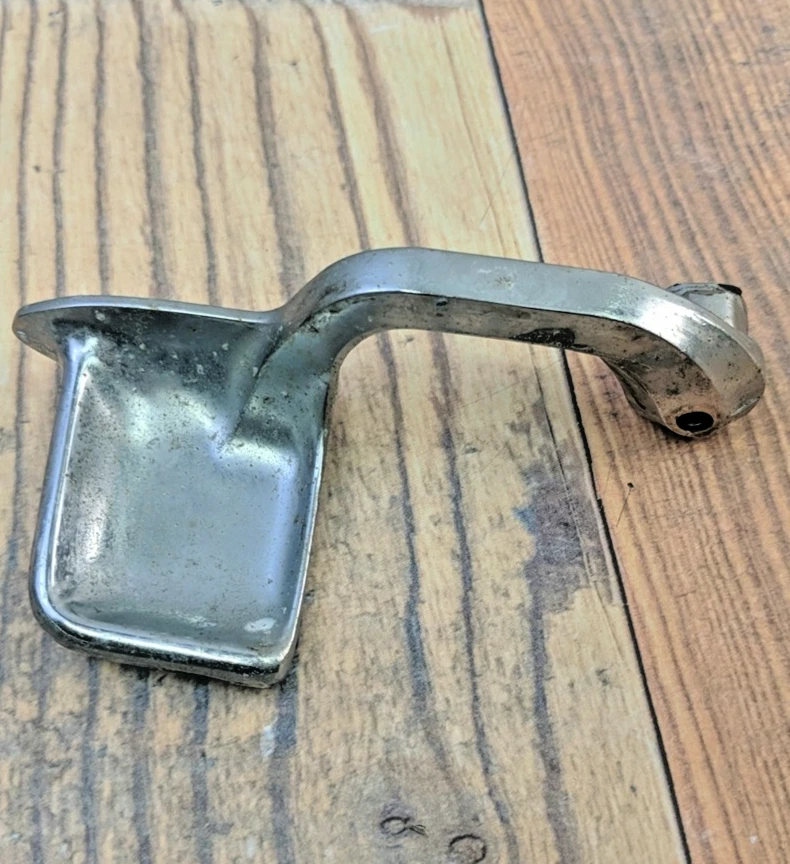 Oldsmobile Cutlass F85 1963 2 puertas izquierda delantera cromada interior manija de puerta OEM usada Foto 2 de 4