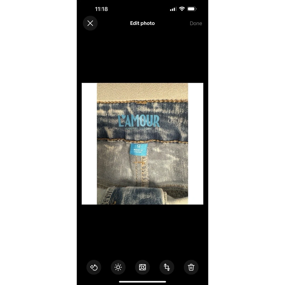 L'Amour by Nanette Lapore Denim Shorts Acid Wash Studded Embellished Sz 9 - Image 2 of 4