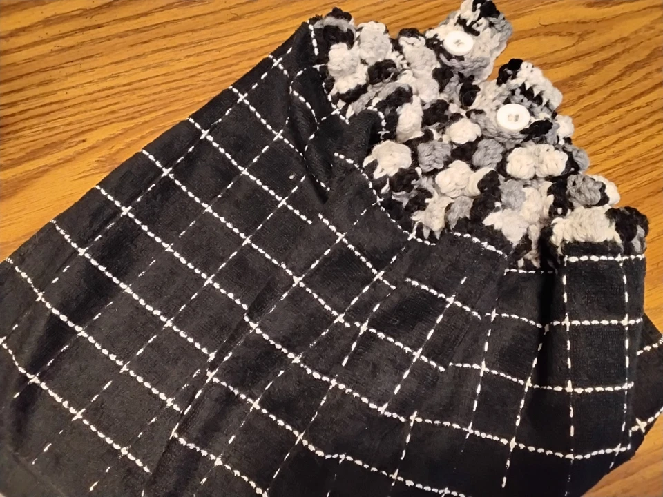 Juego de 2 toallas colgantes para platos de cocina negras blancas de ganchillo hechas a mano Foto 4 de 4