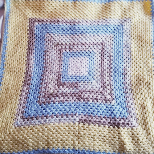 Coperta neonato vintage fatta a mano all'uncinetto giallo blu maglia lancio 32x32 morbida - Foto 2 di 5