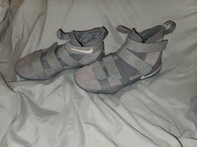 lebron x john elliott black