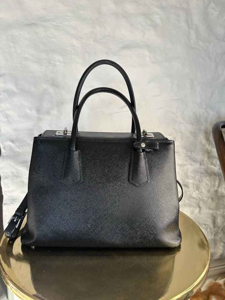 Prada BN2823 Saffiano Cuir Twin Lock Tote Handbag - Nero - Image 4 of 4