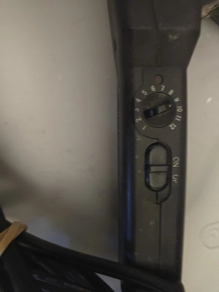 Wigo Europe Flat Hot Iron Hair Straightener Straightening WG5302 - Image 2 of 4