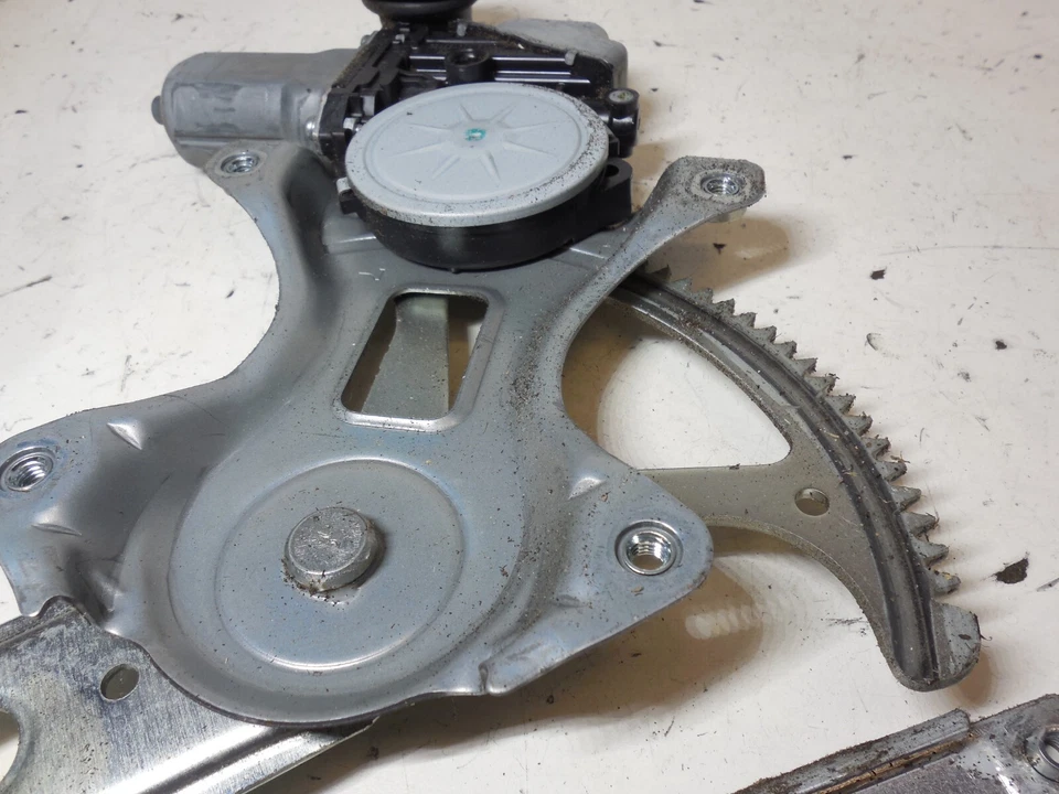 Regulador de ventana de puerta delantera izquierda Toyota Prius 2010-2015 85720-47110 CT200H Foto 4 de 4